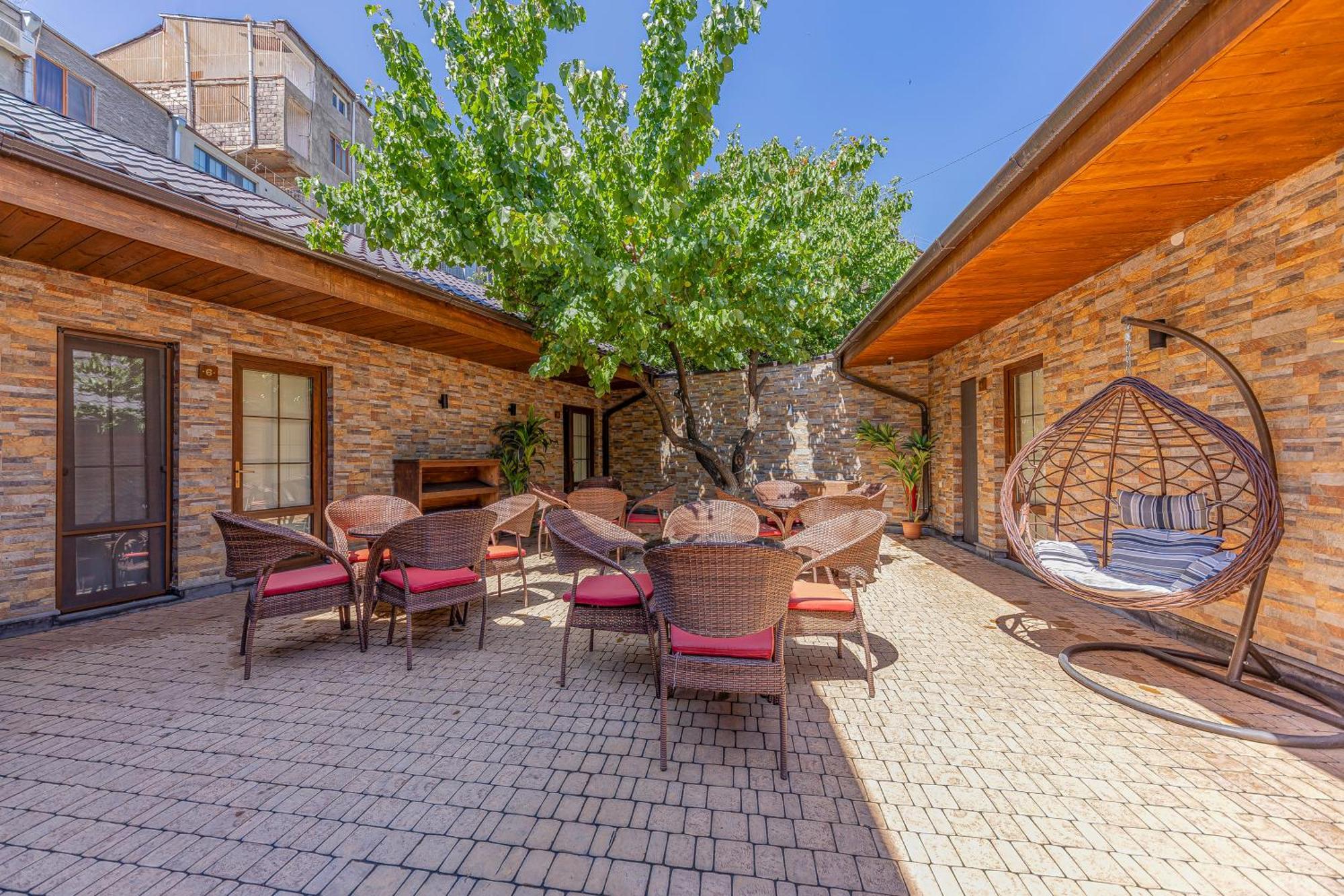 Boutique Living Hotel Yerevan Exterior photo